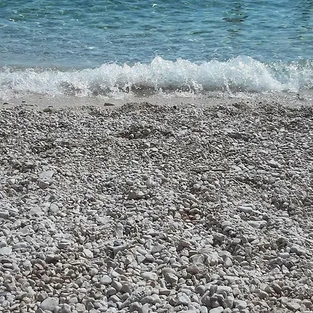 Grabrova Cove