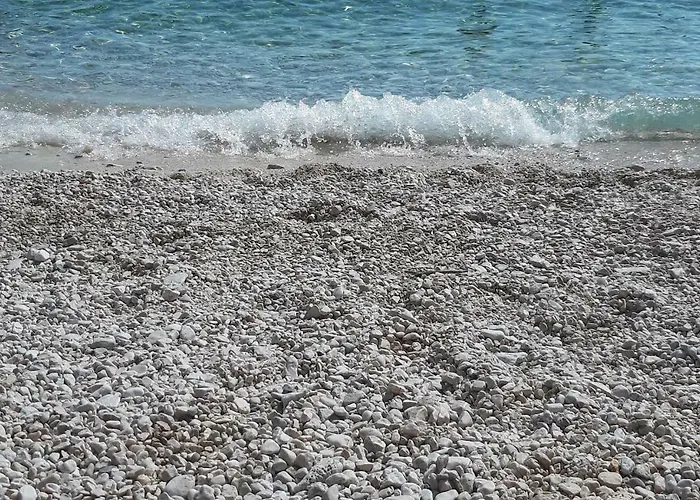 Grabrova Cove
